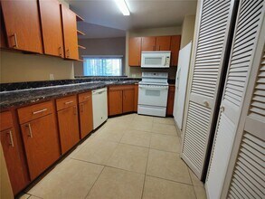 3441 NW 44th St, Unit 204 in Fort Lauderdale, FL - Foto de edificio - Building Photo