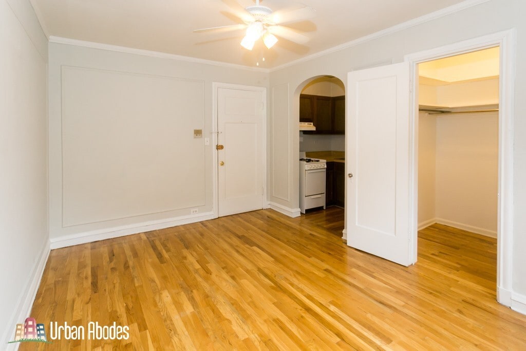 545 W Wellington Ave, Unit A08C in Chicago, IL - Foto de edificio