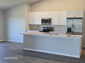 2936 NW 4th Pl in Cape Coral, FL - Building Photo - Building Photo