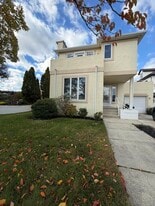 33 Seaside Ct in Margate City, NJ - Building Photo