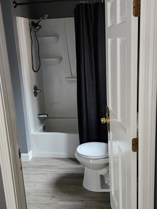 985 Mammoth Rd, Unit A in Pelham, NH - Foto de edificio