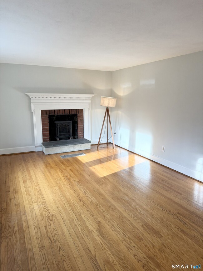 44 Pine Hill Rd in Avon, CT - Building Photo - Building Photo