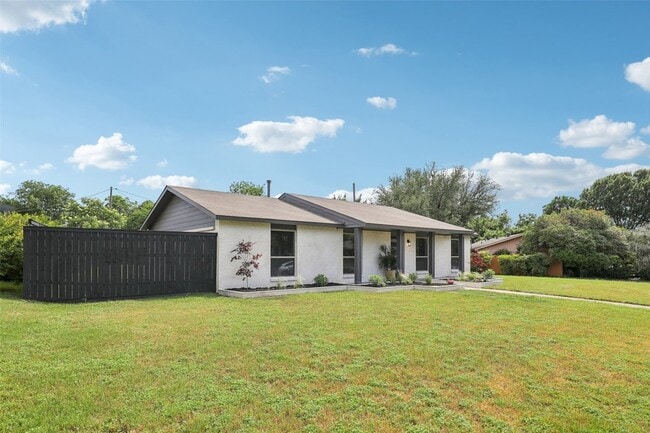 12540 High Meadow Dr in Dallas, TX - Building Photo - Building Photo