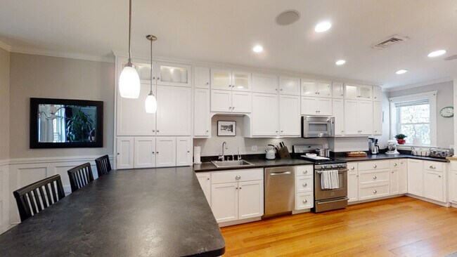 7 Strathmore Rd-Unit -6 in Brookline, MA - Building Photo - Building Photo