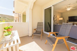 4373 Paxton Pl in Calabasas, CA - Building Photo - Building Photo