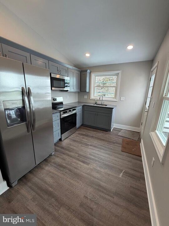 41 W Reliance Rd in Telford, PA - Building Photo