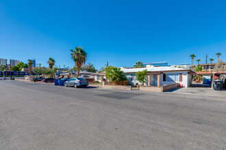 444 E Naples Dr in Las Vegas, NV - Building Photo - Building Photo