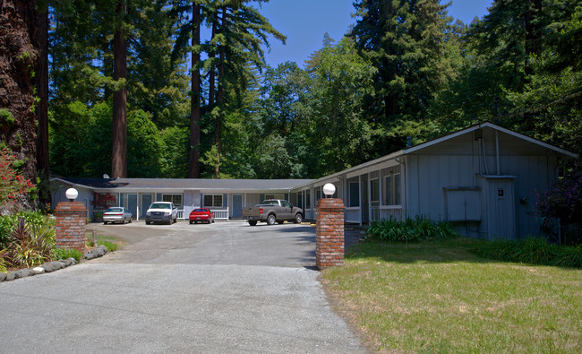 Creekside Village I & II in La Honda, CA - Building Photo - Building Photo