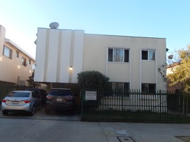 5746 Waring Ave in Los Angeles, CA - Foto de edificio - Building Photo