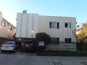 5746 Waring Ave in Los Angeles, CA - Building Photo - Building Photo