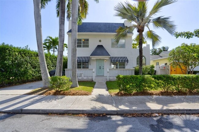 property at 422 N Lakeside Dr