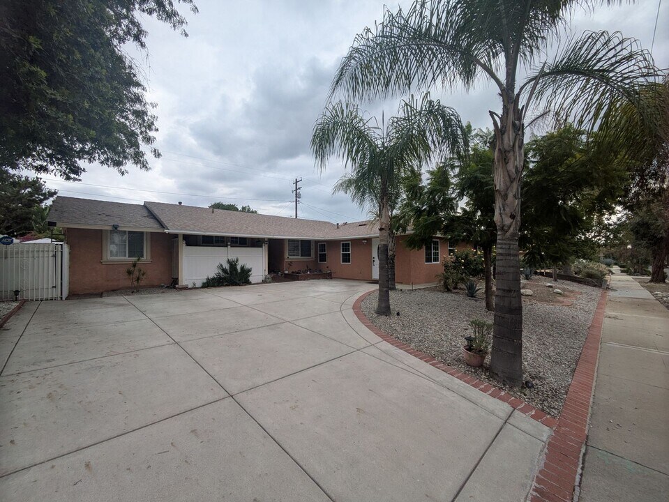 510 S College Ave in Claremont, CA - Building Photo