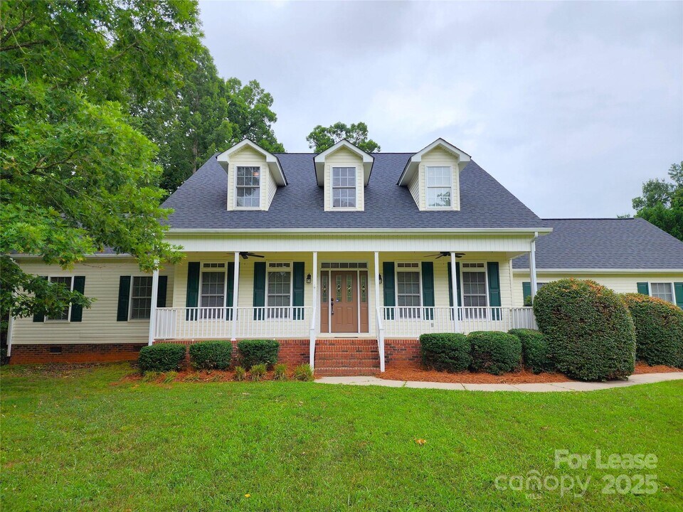 205 Oakview Dr in Salisbury, NC - Building Photo