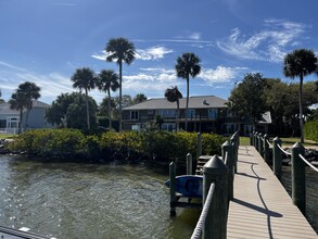 2442 Newfound Harbor Dr in Merritt Island, FL - Foto de edificio - Building Photo