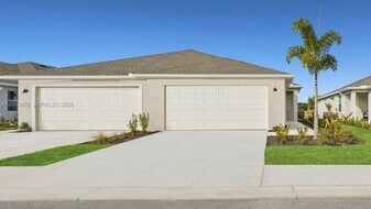 20511 Hazelnut Ct S in Lehigh Acres, FL - Building Photo