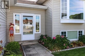 33 Birchwood Ct in Meaford, ON - Building Photo - Building Photo