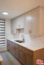 860 S Kingsley Dr in Los Angeles, CA - Building Photo - Building Photo