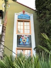 2028 Beachwood Dr, Unit 305 in Los Angeles, CA - Building Photo - Building Photo