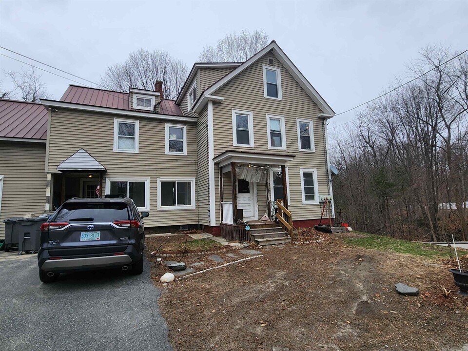 42 Chestnut St in Claremont, NH - Building Photo