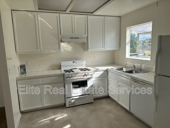 725 Pidgeon St in San Diego, CA - Building Photo - Building Photo