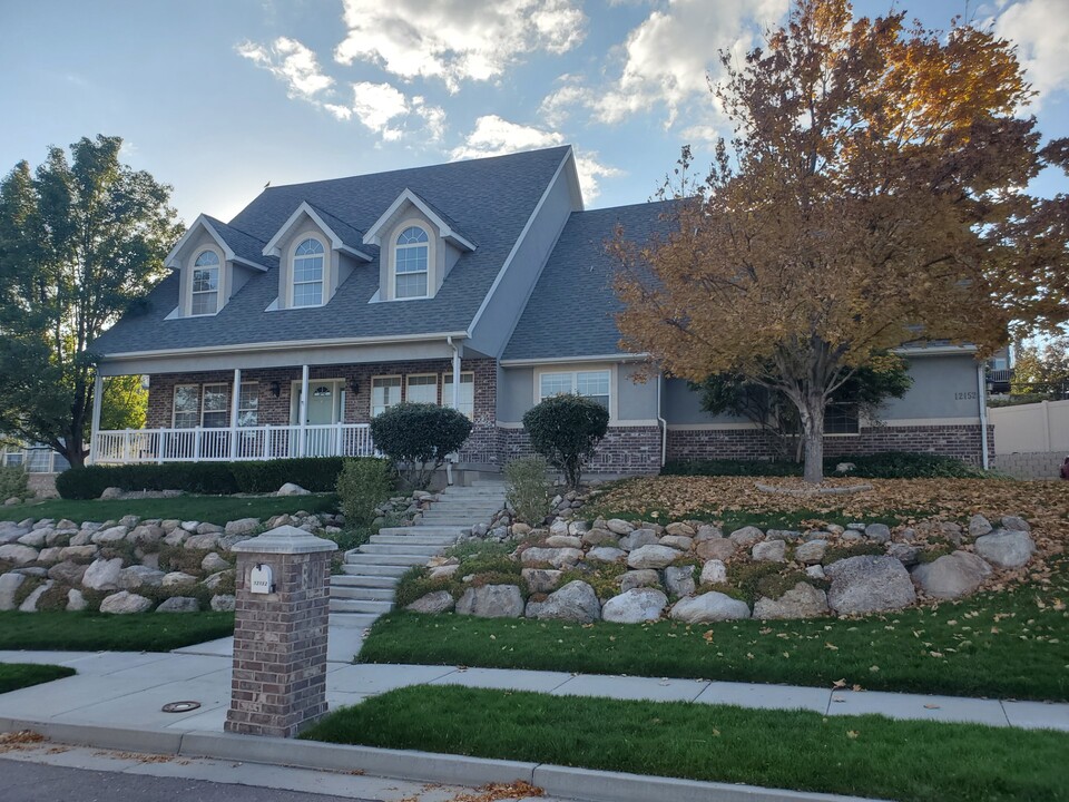 12152 Lampton View Dr in Riverton, UT - Building Photo