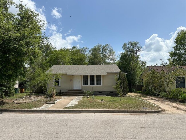 property at 611 E 48th St