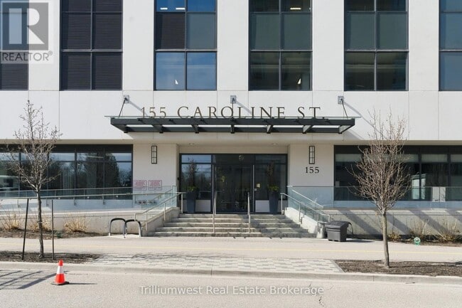 155 Caroline St S in Waterloo, ON - Building Photo - Building Photo
