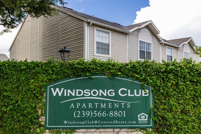 Windsong Club in Naples, FL - Foto de edificio - Building Photo