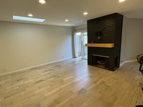 2827 Unicornio St in Carlsbad, CA - Building Photo - Building Photo