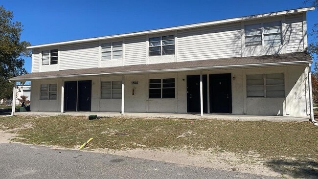 property at 1504 E Humphrey St