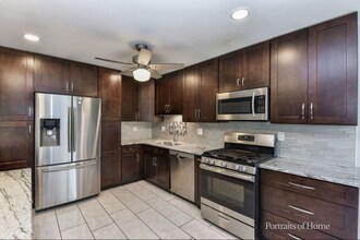 1587 Stonehill Ct in Wheaton, IL - Building Photo - Building Photo