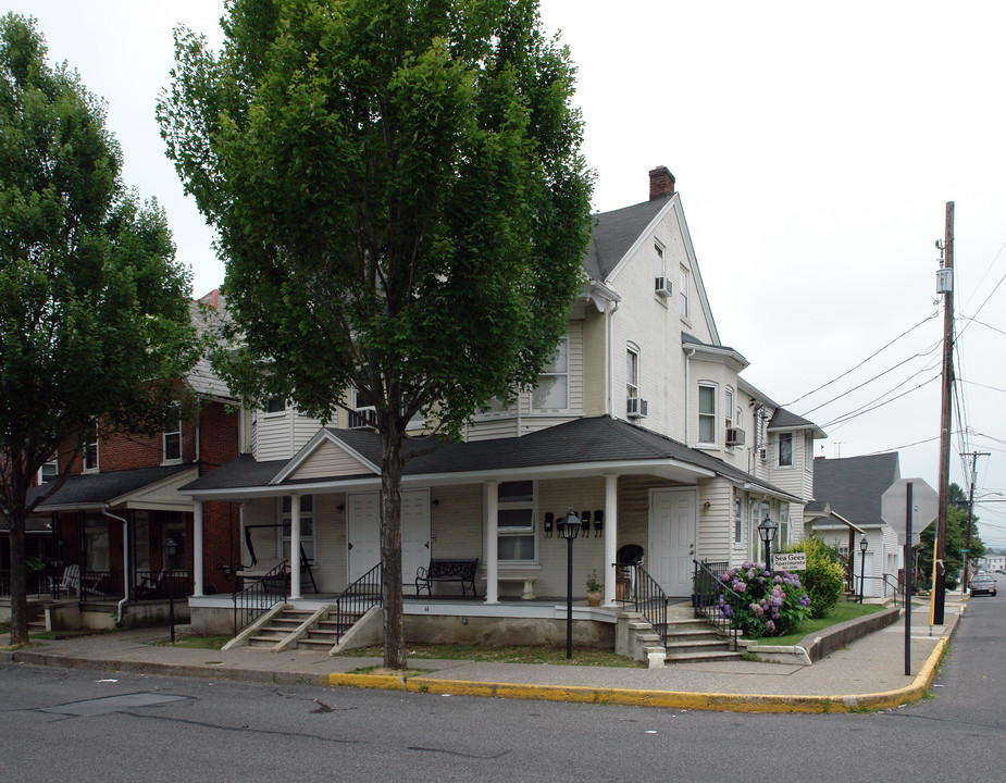 Sea Gees Apartments in Emmaus, PA - Building Photo