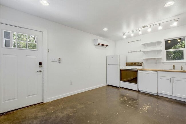 4805 Brighton Rd in Austin, TX - Building Photo - Building Photo