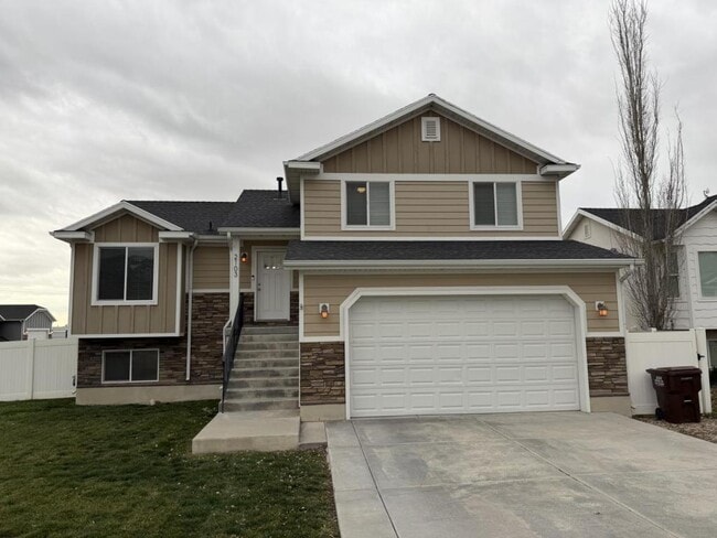 property at 2103 925 W