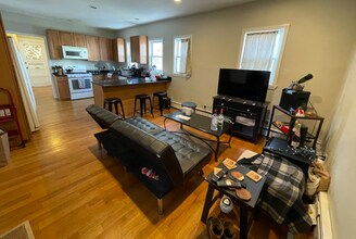 6 Warner St, Unit 1 in Somerville, MA - Building Photo - Building Photo