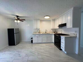 Badillo Apartments in West Covina, CA - Foto de edificio - Building Photo