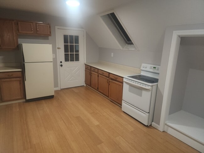 14 Summer St, Unit 2 in Biddeford, ME - Foto de edificio - Building Photo