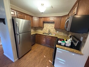 814 N New Hampshire Ave in Tavares, FL - Building Photo - Building Photo