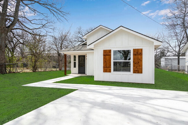 1521 S Rusk Ave in Denison, TX - Building Photo - Building Photo