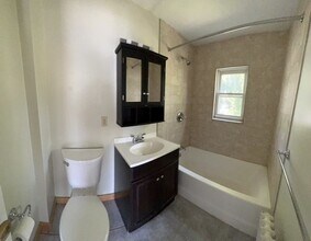 222 Summit St, Unit 6 in Burlington, VT - Foto de edificio - Building Photo
