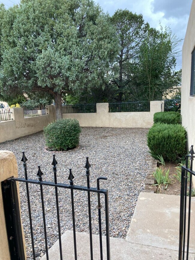 705 Columbia St, Unit 705 Columbia Street - Main House in Santa Fe, NM - Building Photo - Building Photo