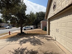 808 Sunflower Dr in Pflugerville, TX - Building Photo - Building Photo