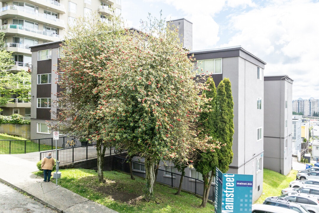 Cameron Manor in New Westminster, BC - Building Photo