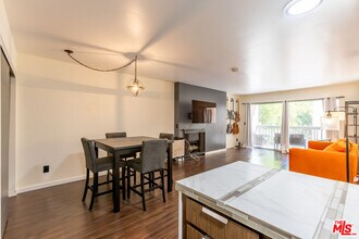 5213 Raintree Cir in Culver City, CA - Building Photo - Building Photo