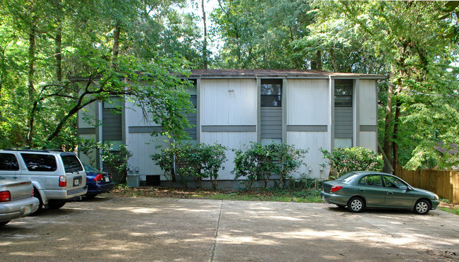 2131 Claremont Ln in Tallahassee, FL - Foto de edificio - Building Photo