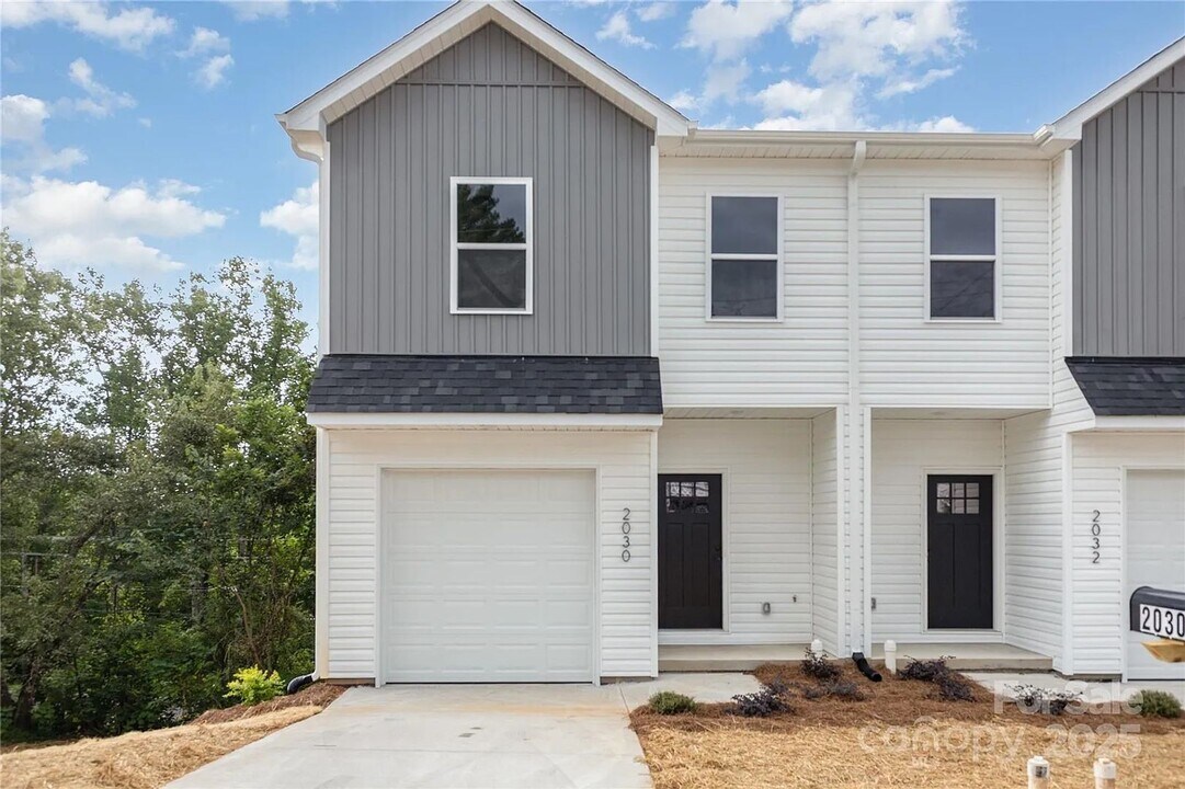 2030 1st St SW in Hickory, NC - Building Photo