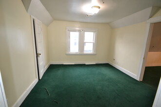 585 Beechwood Ave, Unit 585 in Bridgeport, CT - Building Photo - Building Photo