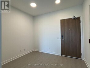 8188 Yonge St in Vaughan, ON - Building Photo - Building Photo