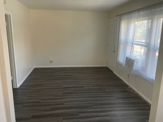 432 S 3rd St, Unit A in Burbank, CA - Foto de edificio - Building Photo