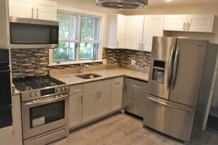 27 Magoun Ave, Unit 1 in Medford, MA - Building Photo